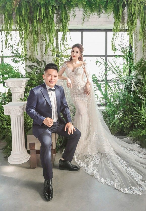 Hai thái cực đám cưới Đông Nhi - Bảo Thy: Bên rình rang, bên kín đáo