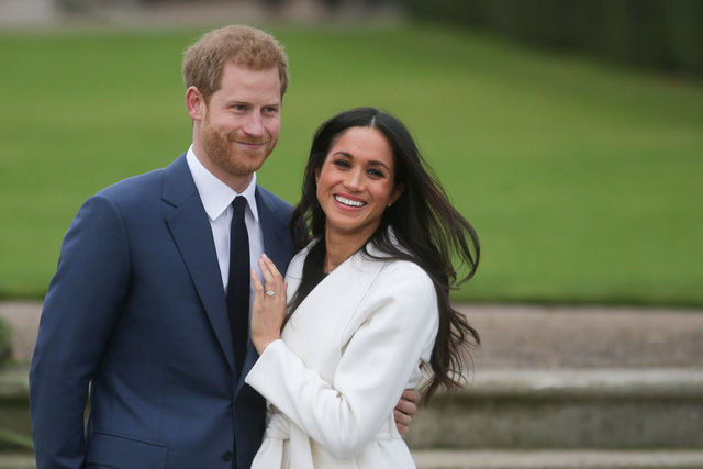 Hành động trái ngược của 2 cô con dâu Hoàng gia Anh Meghan và Kate