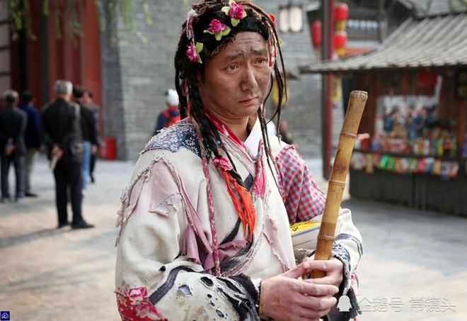 Hành trình từ ăn xin đến cơ ngơi sang trọng của chàng trai xứ Trung