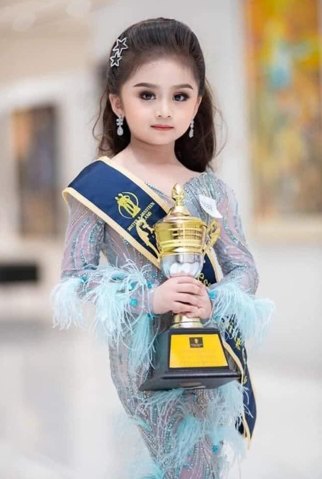 Hoa hậu nhí Thái Lan “gây bão” CĐM vì nhan sắc thần thái đỉnh cao