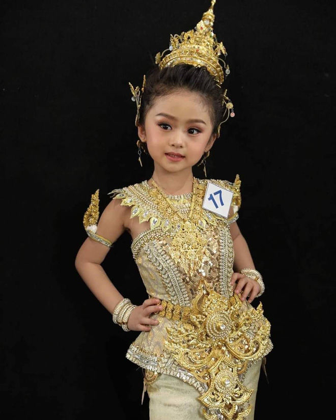 Hoa hậu nhí Thái Lan “gây bão” CĐM vì nhan sắc thần thái đỉnh cao