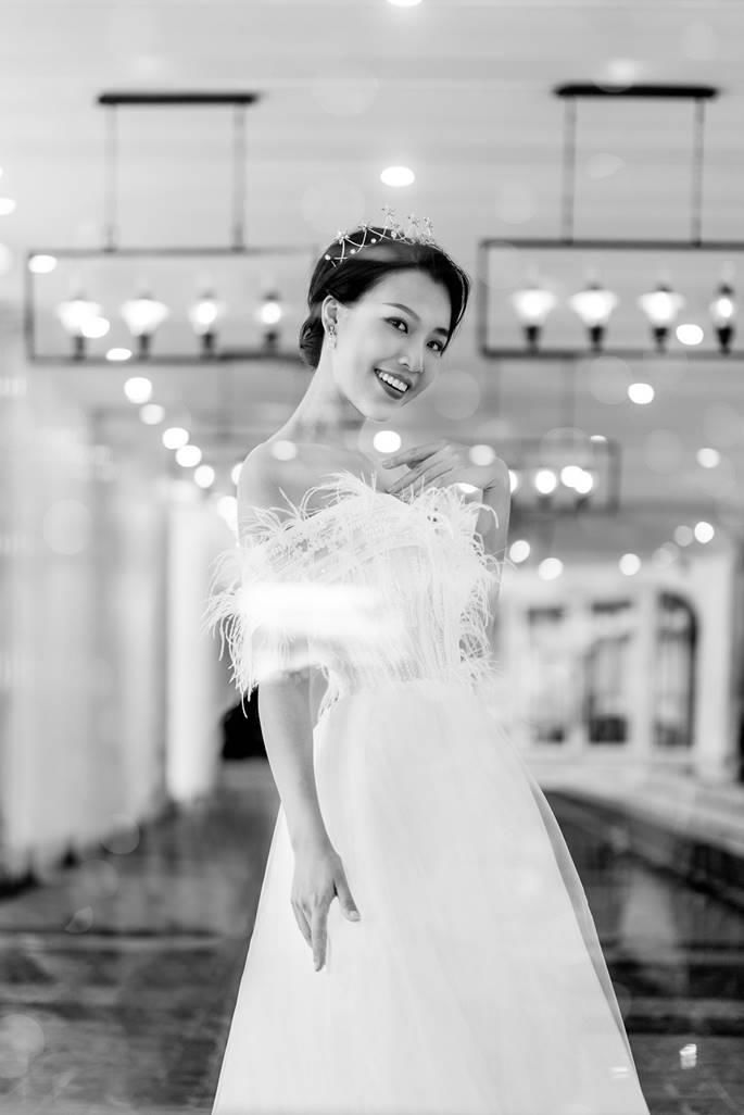Hoàng Oanh khoe váy cưới lung linh trước thềm hôn nhân