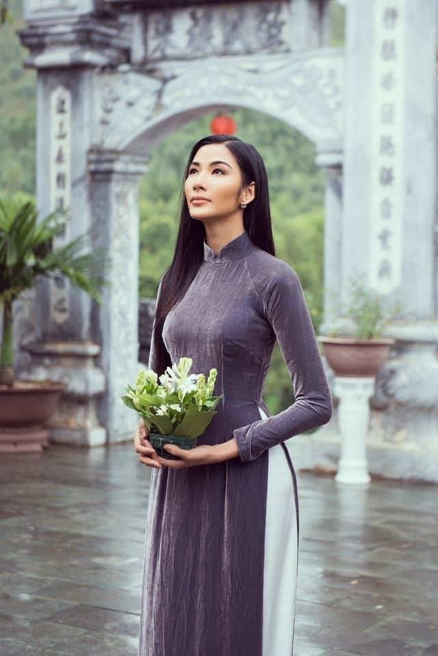 Hoàng Oanh đi thử váy cưới, Lan Khuê tâm sự 5 giai đoạn sau kết hôn