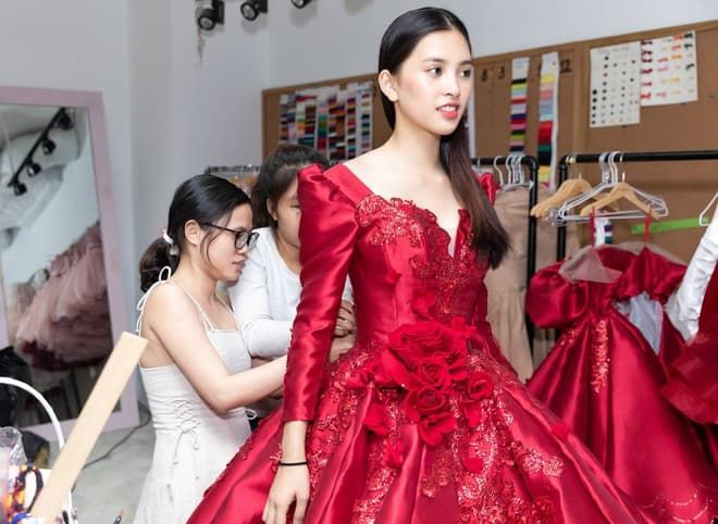 Hoàng Oanh đi thử váy cưới, Lan Khuê tâm sự 5 giai đoạn sau kết hôn