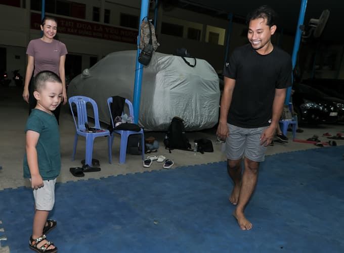 Hoàng Oanh đi thử váy cưới, Lan Khuê tâm sự 5 giai đoạn sau kết hôn