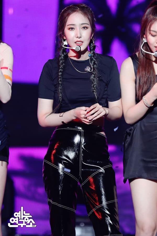 “Học lỏm” Jennie, Lisa và loạt sao nữ diện đồ sporty chic cực ấn tượng