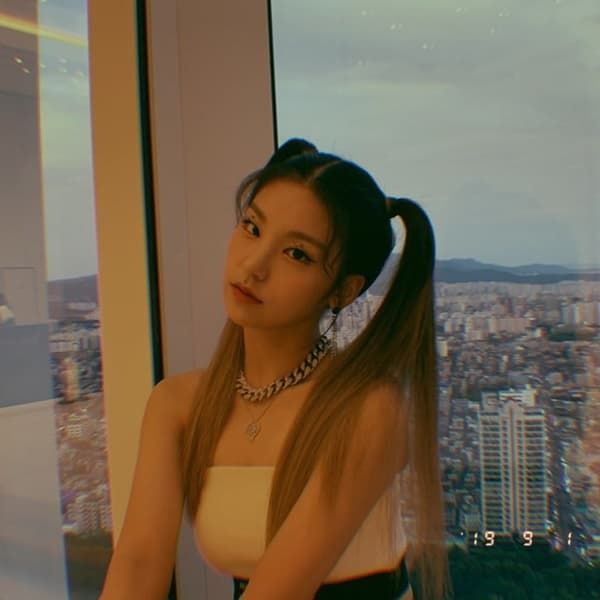 “Học lỏm” Jennie, Lisa và loạt sao nữ diện đồ sporty chic cực ấn tượng