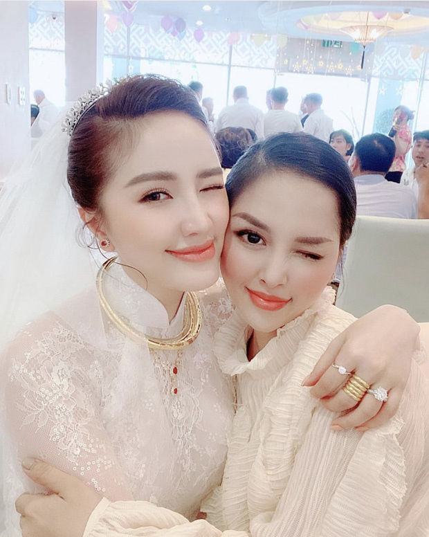 Hội chị dâu em chồng sao Việt thân nhau quá nên giống hệt nhau