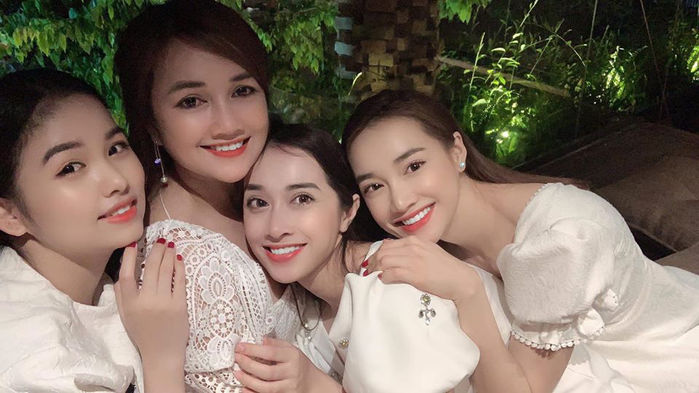 Hội chị dâu em chồng sao Việt thân nhau quá nên giống hệt nhau