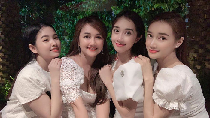 Hội chị dâu em chồng sao Việt thân nhau quá nên giống hệt nhau