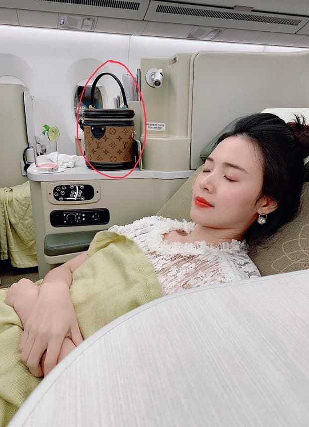 Hương Tràm, Ngô Thanh Vân... khổ sở vì bị trộm thó mất đồ ở nước ngoài