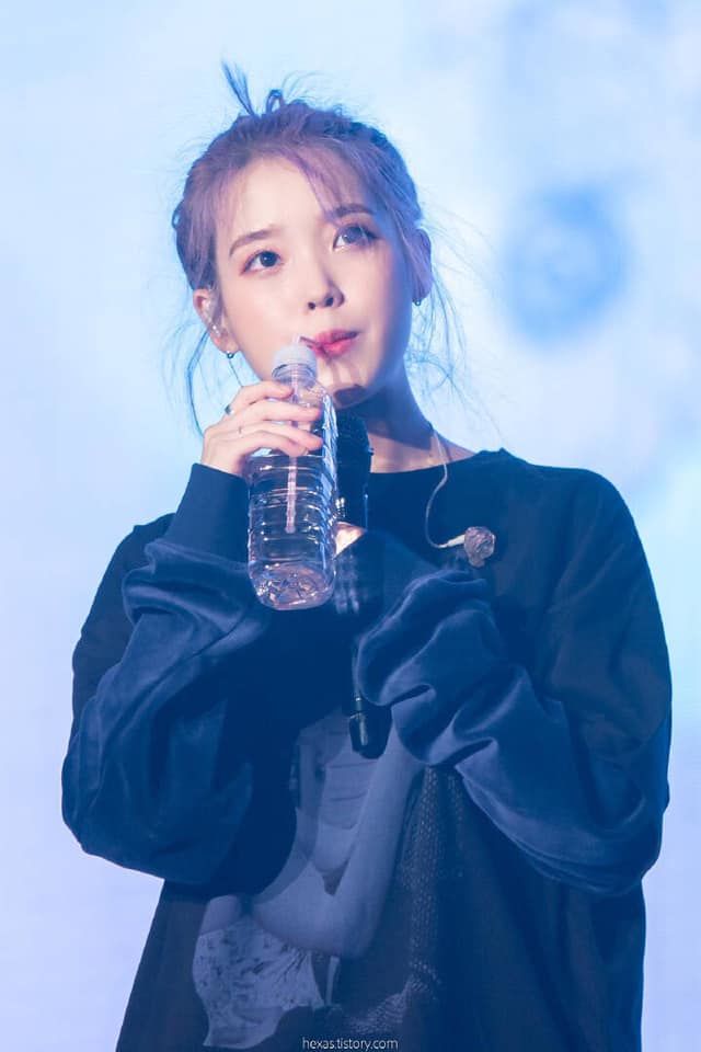 IU xinh ngất ngây trong concert Love Poem với màu tóc gây thương nhớ
