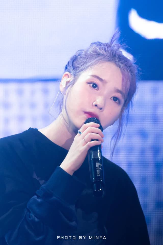 IU xinh ngất ngây trong concert Love Poem với màu tóc gây thương nhớ