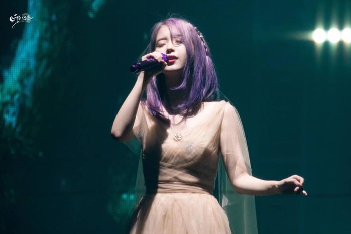 IU xinh ngất ngây trong concert Love Poem với màu tóc gây thương nhớ