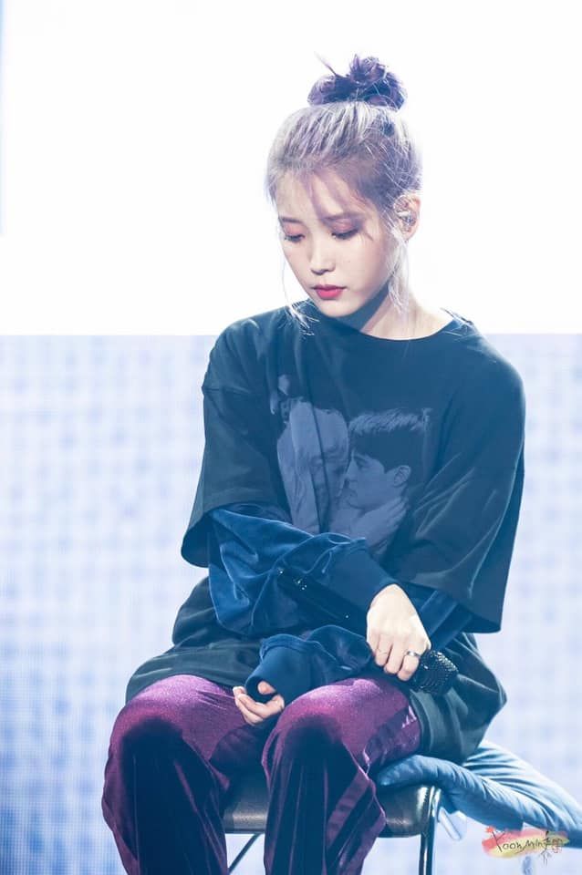 IU xinh ngất ngây trong concert Love Poem với màu tóc gây thương nhớ
