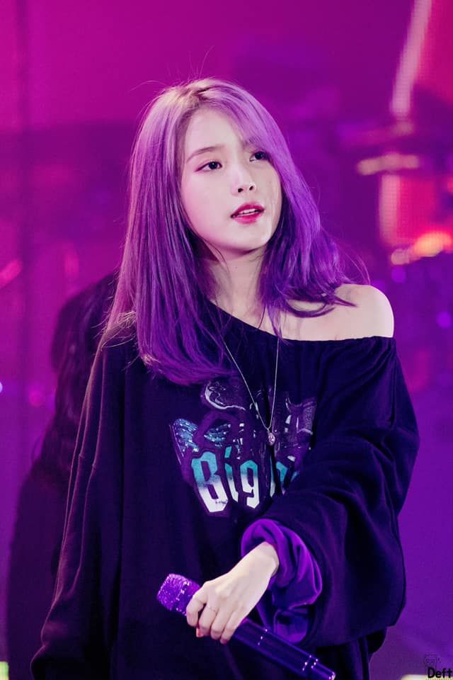 IU xinh ngất ngây trong concert Love Poem với màu tóc gây thương nhớ