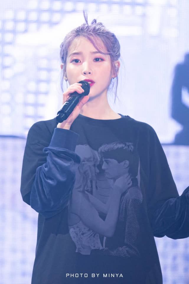 IU xinh ngất ngây trong concert Love Poem với màu tóc gây thương nhớ