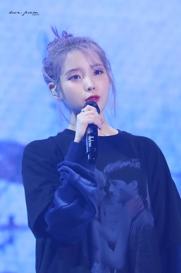 IU xinh ngất ngây trong concert Love Poem với màu tóc gây thương nhớ