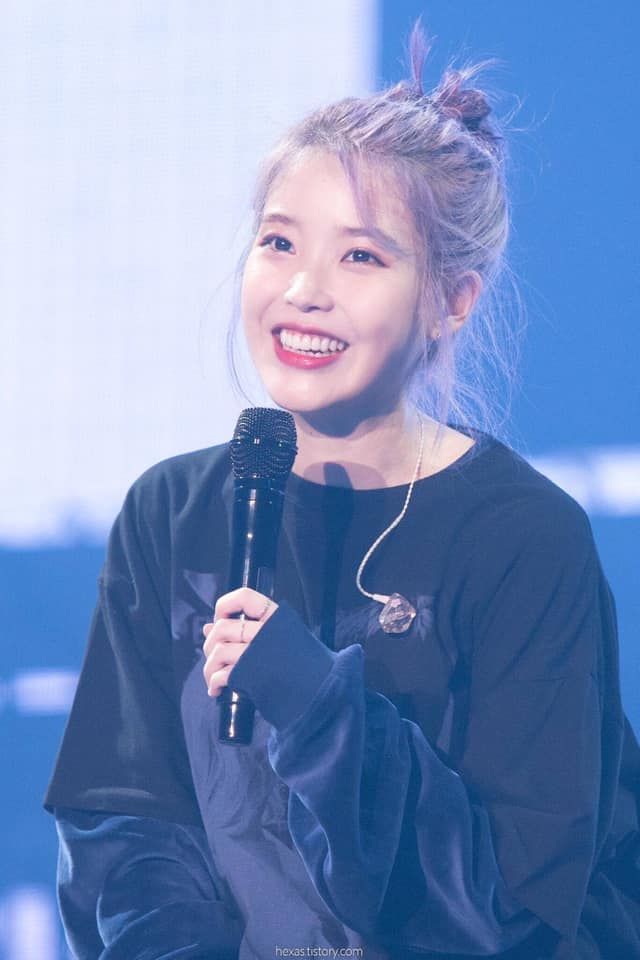 IU xinh ngất ngây trong concert Love Poem với màu tóc gây thương nhớ