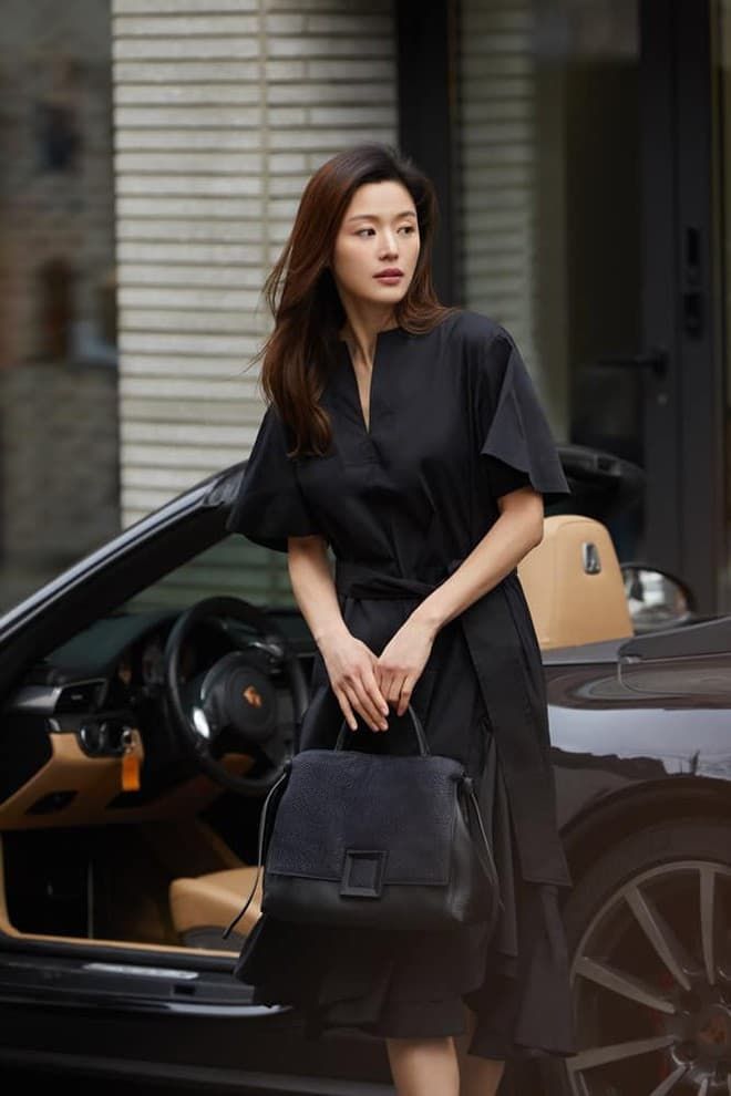 Mẹ 2 con Jeon Ji Hyun nổi bật ở sự kiện nhờ nhan sắc như gái đôi mươi
