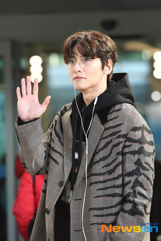 Ji Chang Wook và dàn sao nổi bật ở sân bay sang Việt Nam dự AAA