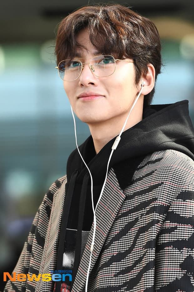 Ji Chang Wook và dàn sao nổi bật ở sân bay sang Việt Nam dự AAA