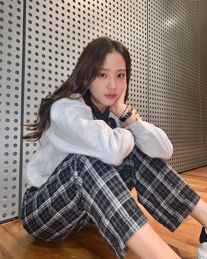 Jisoo (BLACKPINK): Hãy tự biến mình trở thành thần tượng của bản thân