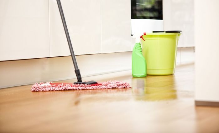 ĐH Toronto: Bật đèn khi lau sàn bằng nước tẩy rửa rất hại sức khỏe