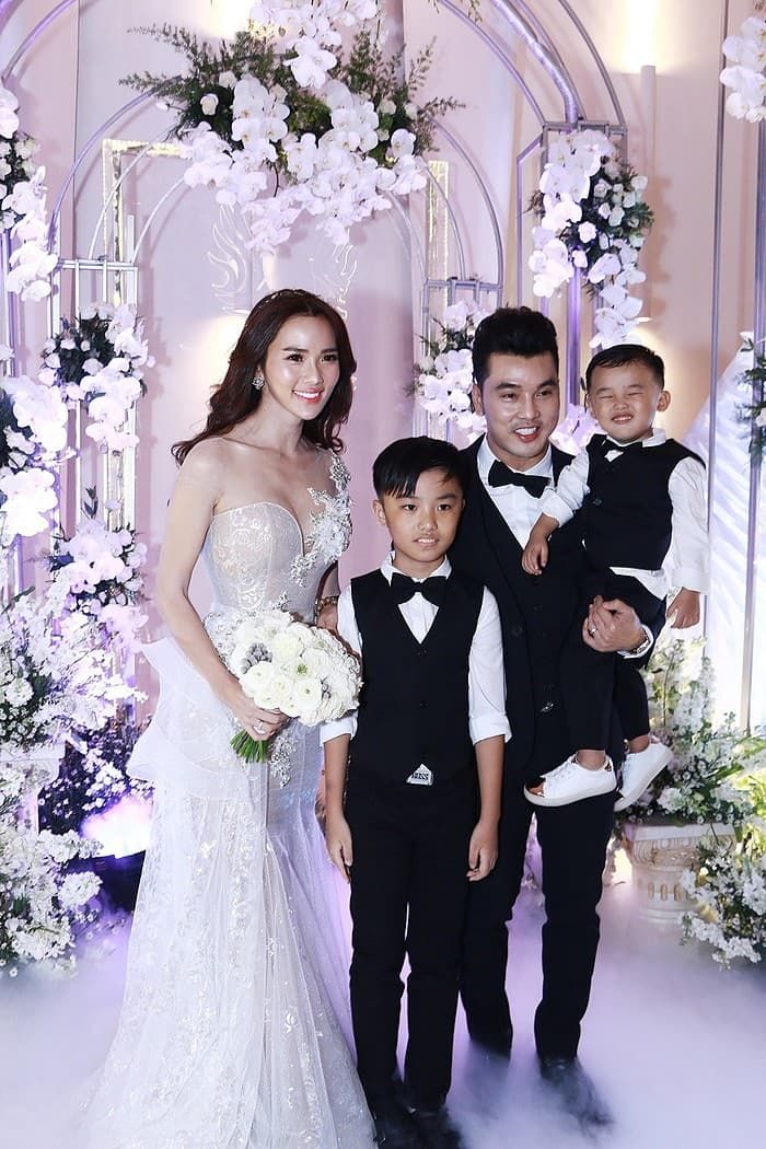 Khoảnh khắc đáng yêu hết nấc của con sao Việt trong hôn lễ bố mẹ