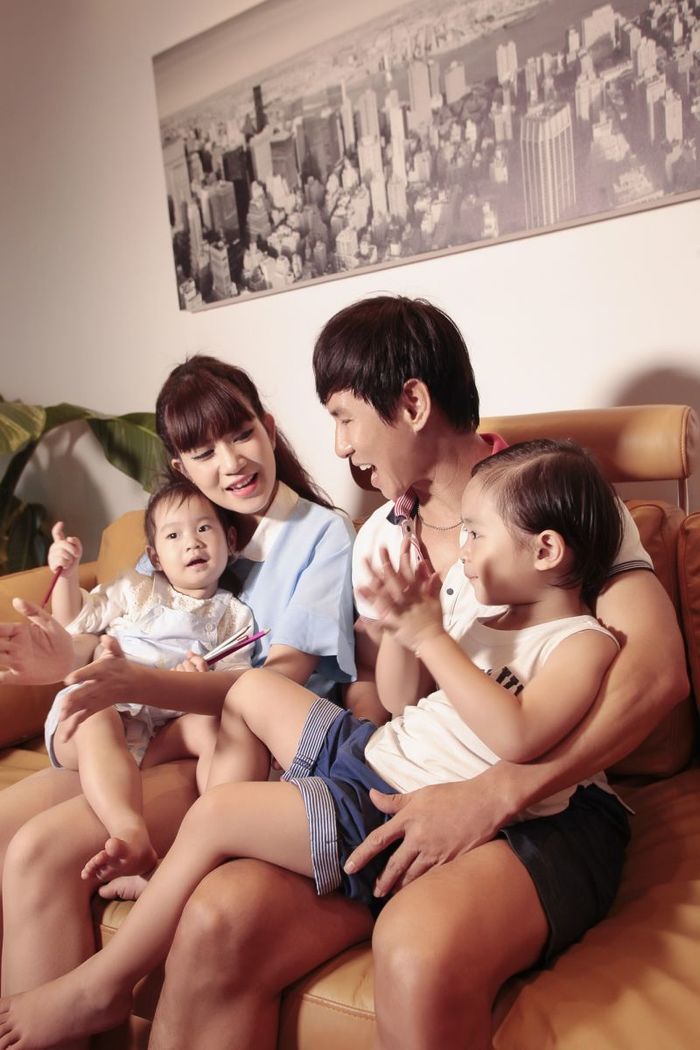 Khoảnh khắc đáng yêu của sao nam Vbiz bên nhóc tỳ khiến fan “lụi tim
