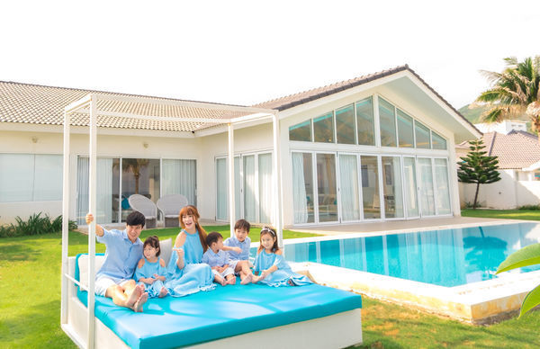 Khoảnh khắc đáng yêu của sao nam Vbiz bên nhóc tỳ khiến fan “lụi tim
