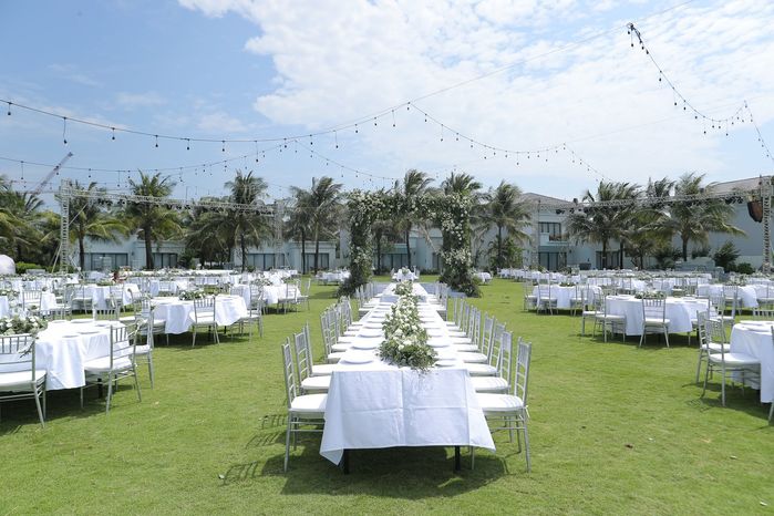 Không gian tiệc cưới đẹp như mơ của dàn sao Vbiz 2019