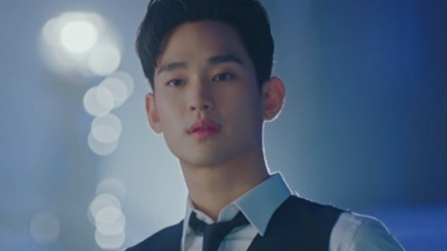 Kim Soo Hyun tái xuất cực điển trai, chị em lại đua nhau nhận chồng