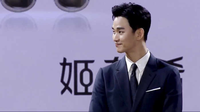 Kim Soo Hyun tái xuất cực điển trai, chị em lại đua nhau nhận chồng