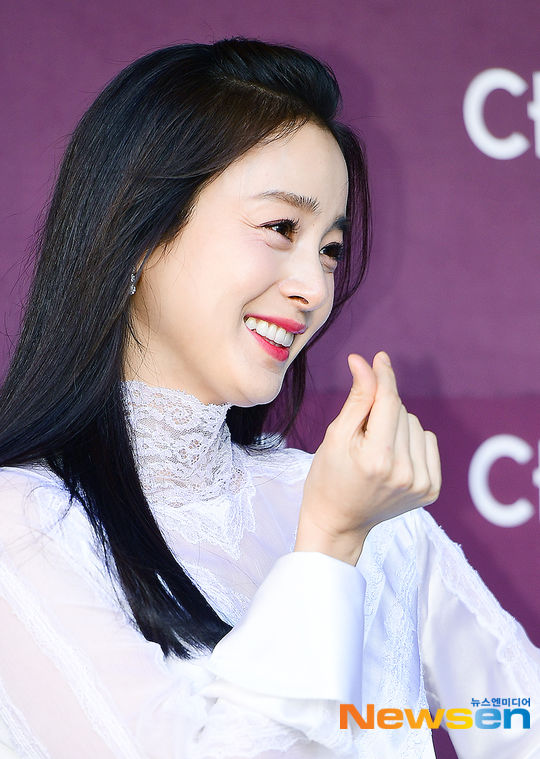 Kim Tae Hee vẫn đẹp bất chấp dù để lộ dấu hiệu lão hoá sau 2 lần sinh