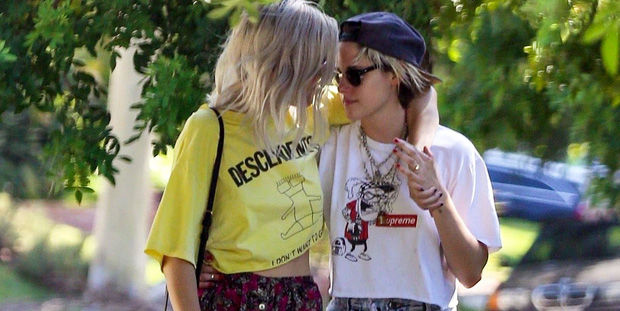 Kristen Stewart thừa nhận ngoại tình lúc đang yêu Robert Pattinson