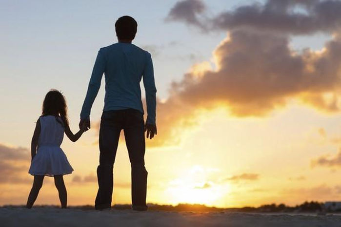 Lấy nghèo khó để nuôi con trai, dùng giàu có để nuôi con gái