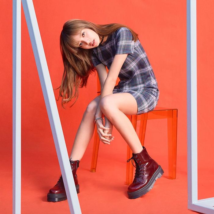 Lisa (Black Pink) chứng minh độ hot của mình bằng lượt follow khủng