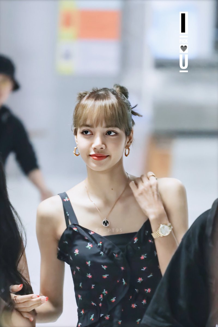 Lisa (BLACKPINK) chiếm trọn spotlight vì vẻ đẹp dịu dàng với váy hoa