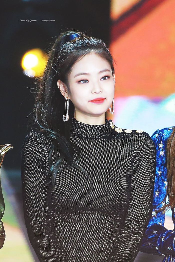 Lisa, Jennie vượt mặt sao Cbiz xếp đầu Top 10 mỹ nhân đẹp nhất Châu Á