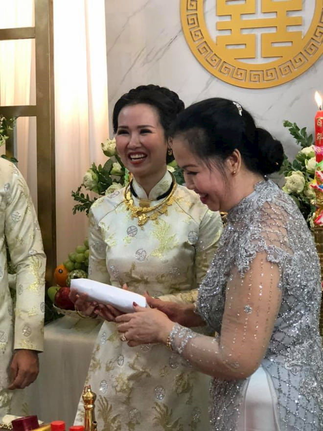 “Loá mắt” với sính lễ ngập vàng của mỹ nhân Việt trong ngày trọng đại