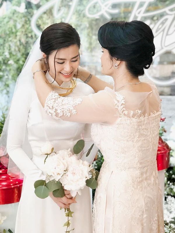“Loá mắt” với sính lễ ngập vàng của mỹ nhân Việt trong ngày trọng đại