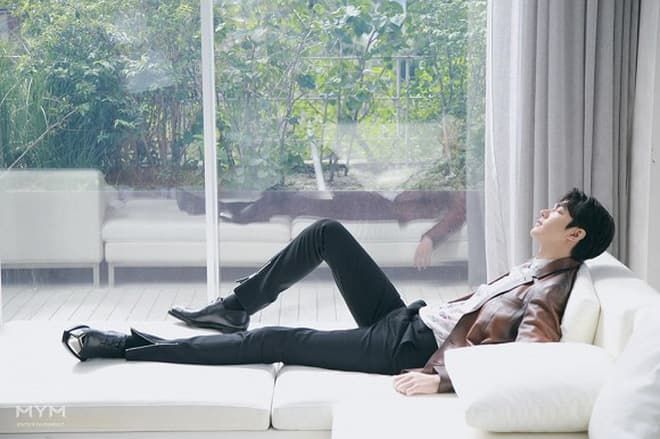 Loạt ảnh cận mặt quá hoàn hảo của Lee Min Ho đốn tim người hâm mộ