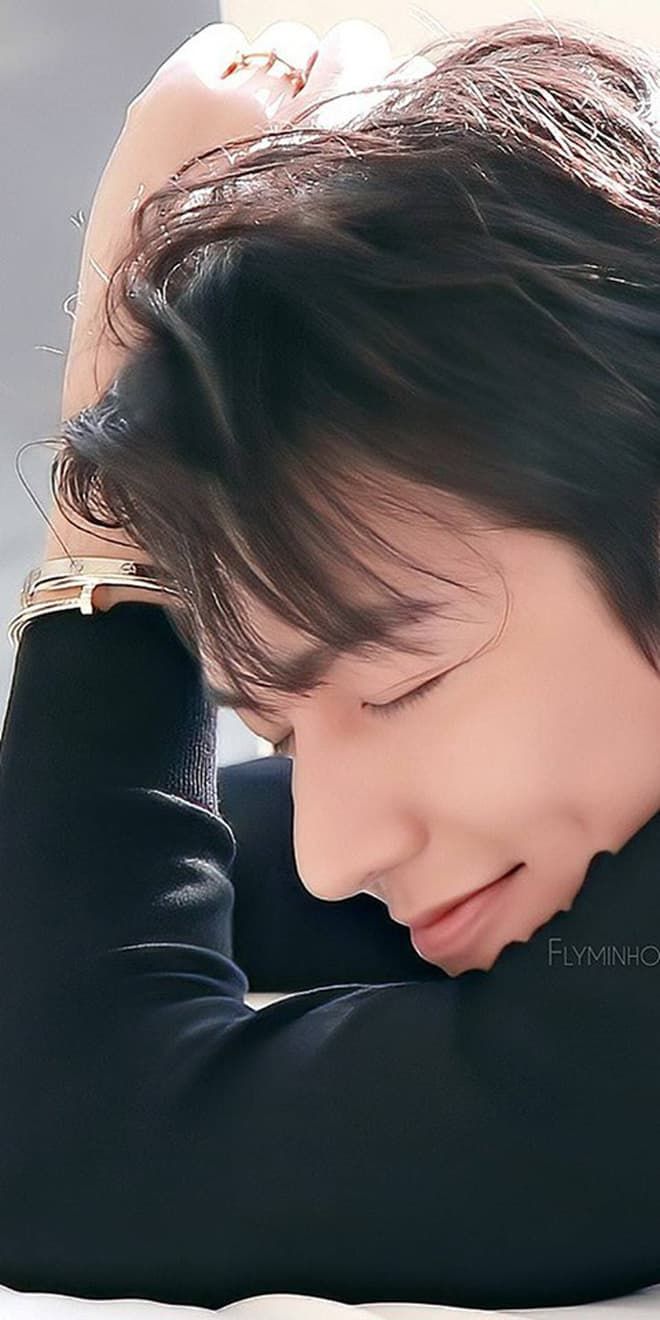 Loạt ảnh cận mặt quá hoàn hảo của Lee Min Ho đốn tim người hâm mộ