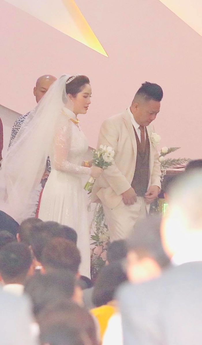 Loạt ảnh hiếm hoi trong lễ vu quy của công chúa bong bóng Bảo Thy