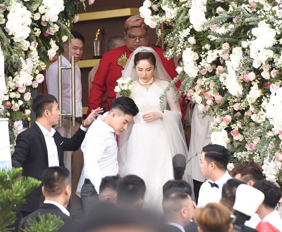 Loạt ảnh hiếm hoi trong lễ vu quy của công chúa bong bóng Bảo Thy