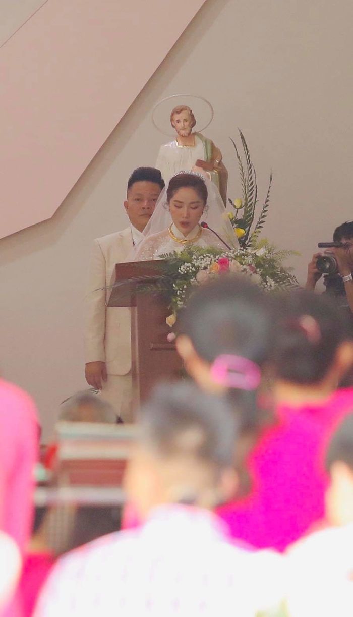 Loạt ảnh hiếm hoi trong lễ vu quy của công chúa bong bóng Bảo Thy