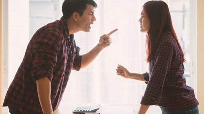 Lương 18 triệu nhưng chồng chỉ chi ra 2 triệu cho con, vợ ốm cũng kệ