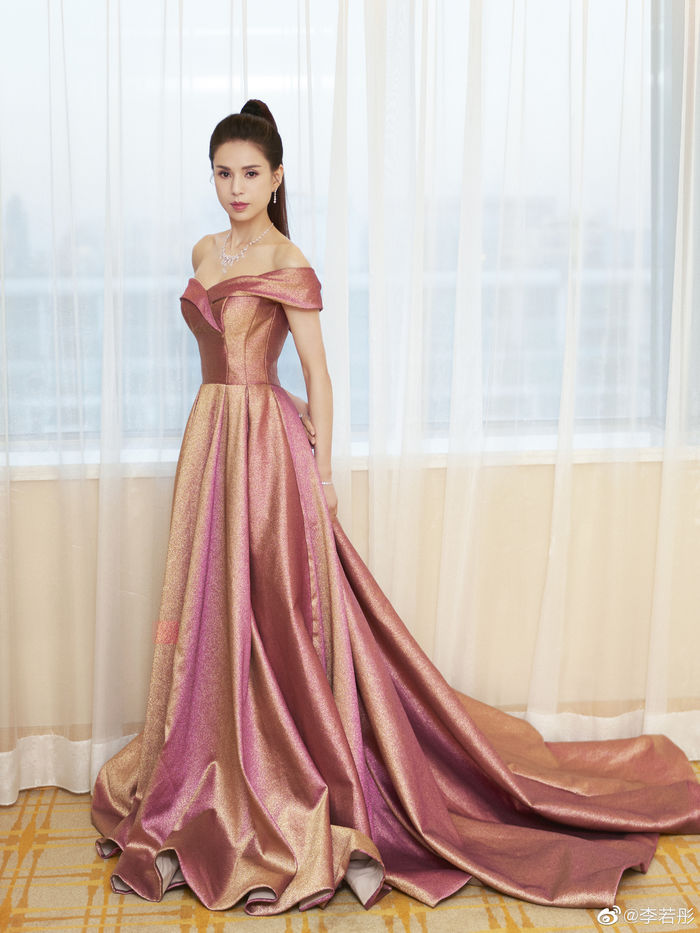 Lý Nhược Đồng và Xa Thi Mạn đọ sắc khi dự chung sự kiện