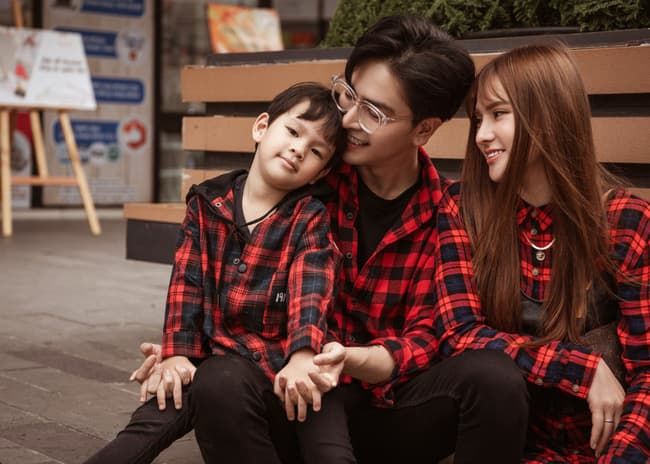 Mẹ con Ngọc Lan cover ảnh Nhi - Thắng, bộ 3 Tự Tâm nhắng nhít selfie